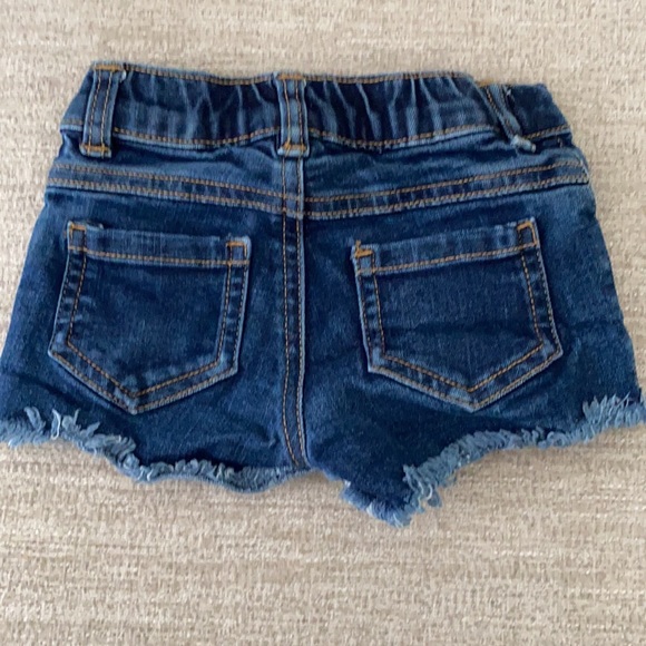 Garanimals cutoff jean shorts. Size 2T - Picture 3 of 6